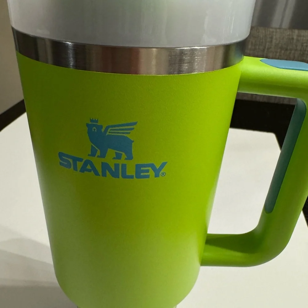 Bright Lime Stanley Authentic The 40 Oz Quencher H2.0 Flowstate Tumbler NWT - Picture 8 of 11